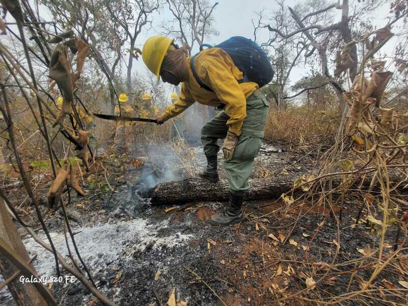 Más de 440 bomberos forestales combatirán el fuego y harán patrullajes por tierra y por aire en Santa Cruz