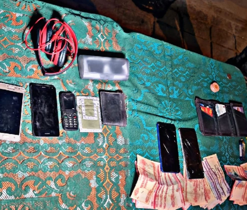 Capturan a 30 personas, entre ellas dos “falsos policías” que operaban en la Terminal de Buses de La Paz 