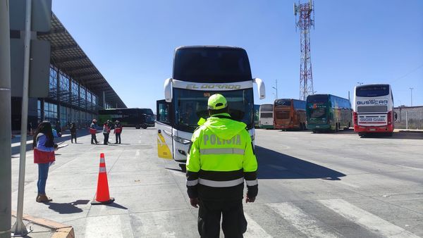 Terminales interdepartamental e interprovincial de El Alto suspenden salidas por bloqueos 