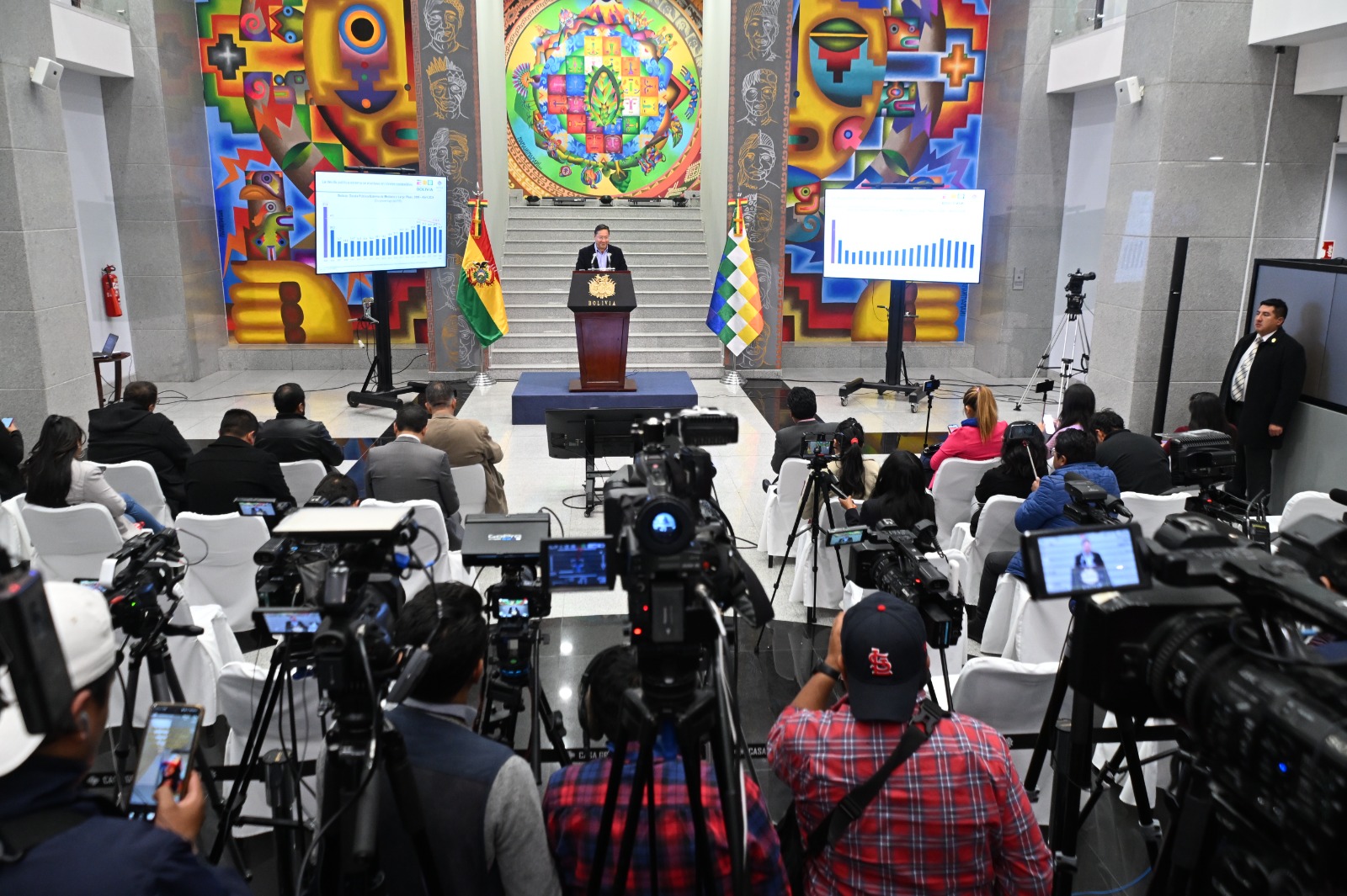Presidente brinda conferencia de prensa en Casa Grande del Pueblo. Fuente: Comunicación Presidencial.