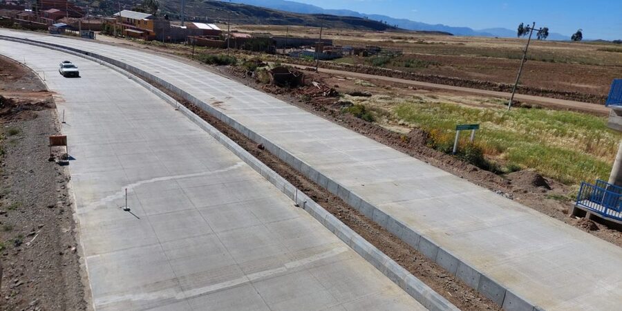 Construcción de la doble vía Sucre - Yamparáez reporta un 65% de avance físico
