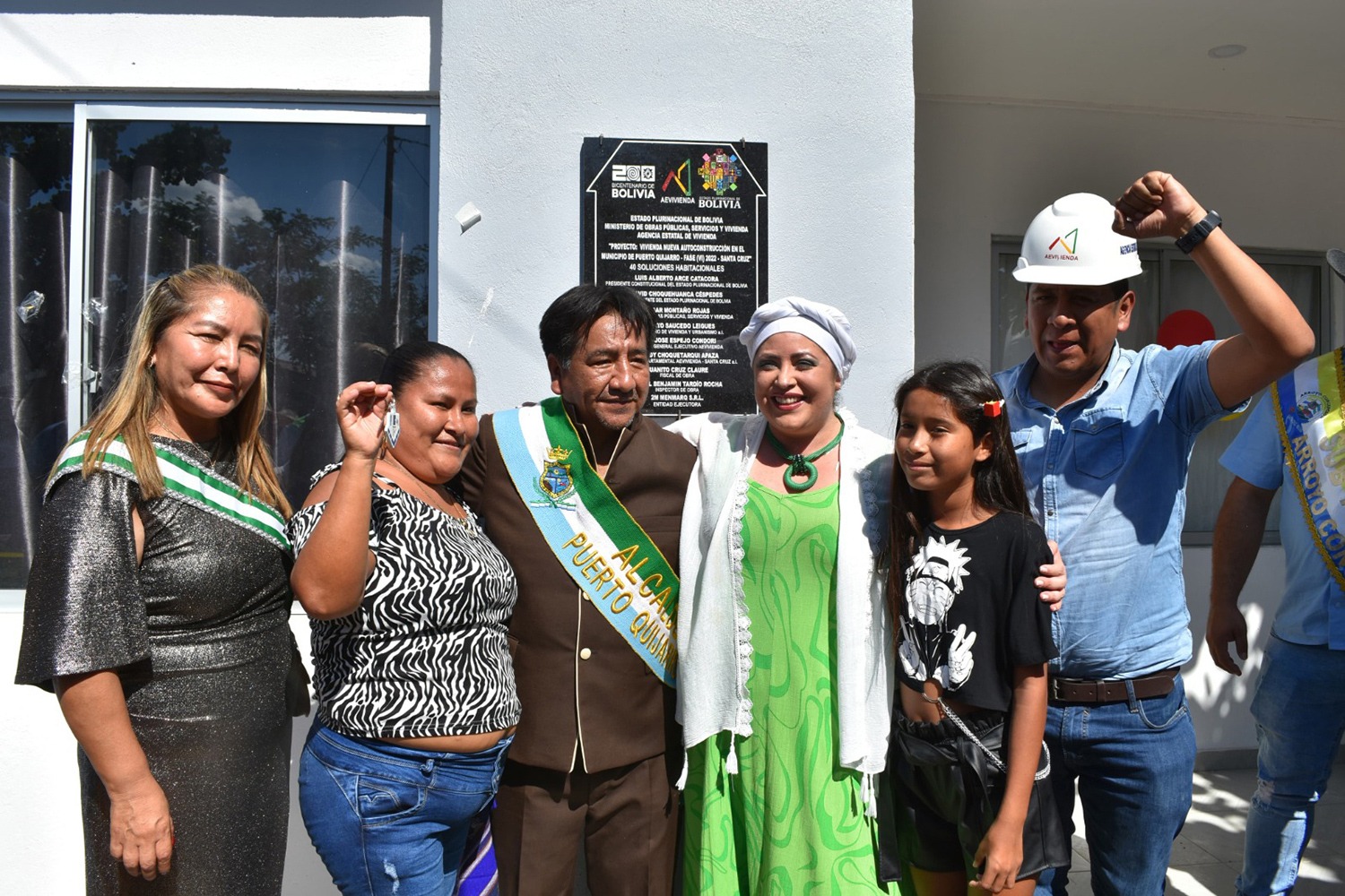 Gobierno entrega enlosetado y viviendas sociales para el municipio de Puerto Quijarro en su aniversario