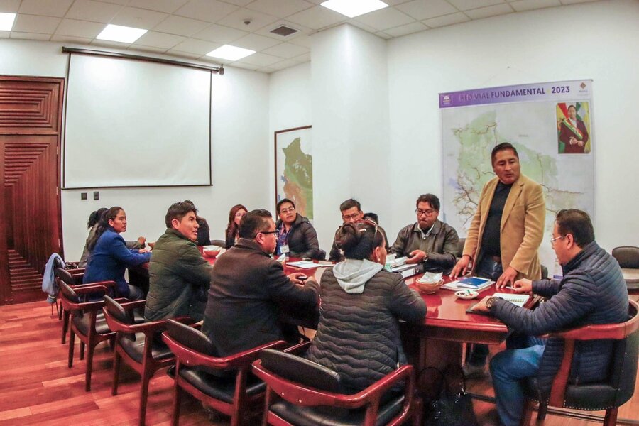 Arce se reúne con maestros rurales de Oruro y destaca sus propuestas para consolidar una educación de calidad