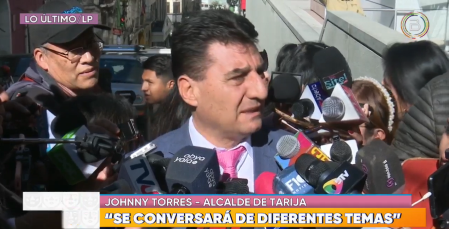 Alcaldes de ciudades capitales y de El Alto llegan a reunión con el presidente Arce