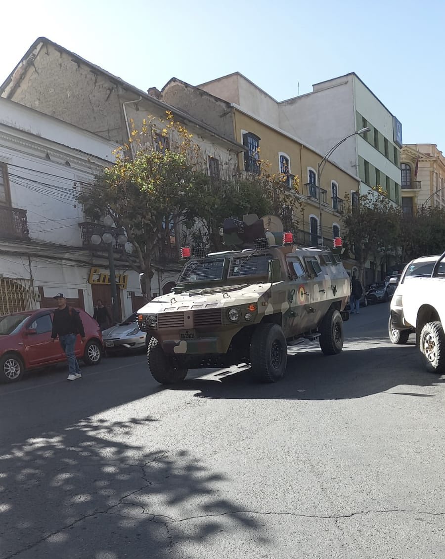 Presidente Arce denuncia “movilización irregular” de algunas unidades del Ejército en plaza Murillo