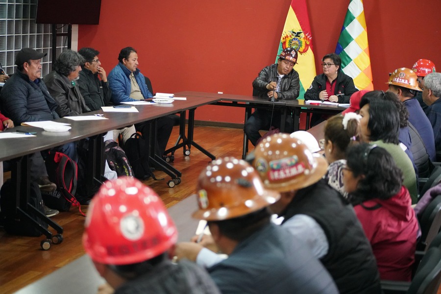 A la cabeza del Ministerio de Trabajo, comisión inicia tratamiento del pliego petitorio de la COB