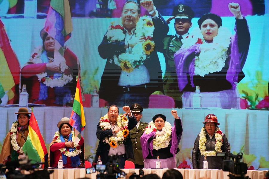 Nuevo programa para enlosetado en El Alto empleará a mujeres de escasos recursos 