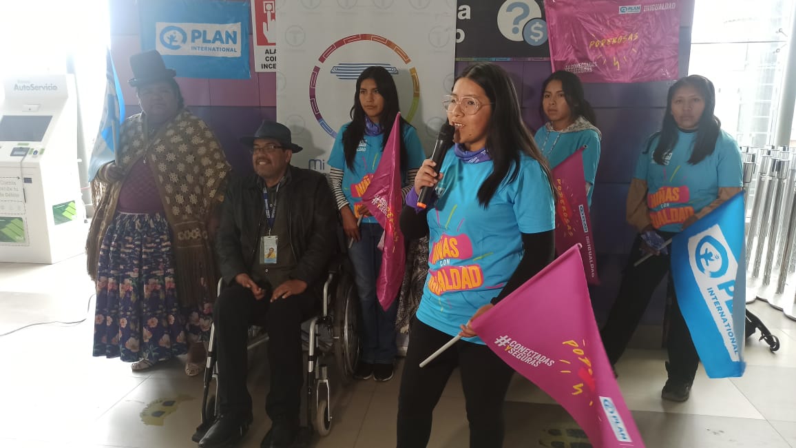 Mujeres exponen sus historias de superación en la estación Faro Murillo del Teleférico