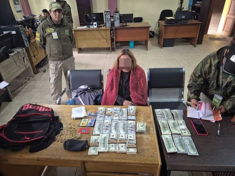 En el aeropuerto de El Alto aprehenden a mujer que trasladaba más de $us 250.000 ilegalmente