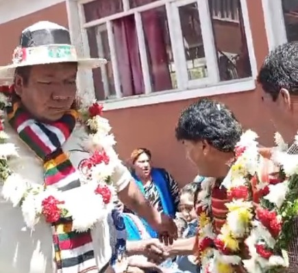Abuchean y expulsan a Evo Morales de ampliado departamental de Bartolinas en Chuquisaca 