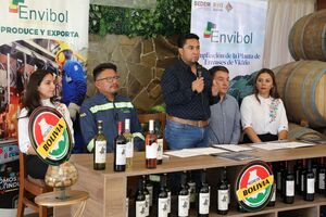Estatal ENVIBOL vende a la Bodega “Juan Diablo” de Tarija 340 mil botellas por más de Bs 600 mil