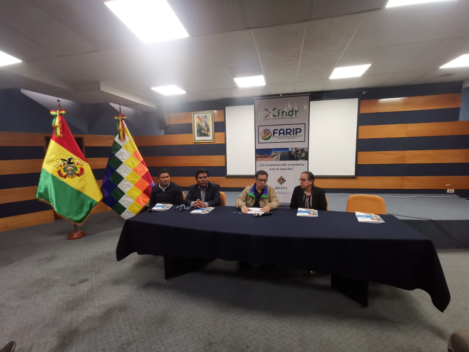 FNDR suscribe contratos de financiamiento por Bs 18 millones para obras en Achacachi, Batallas, Yocalla y Portachuelo