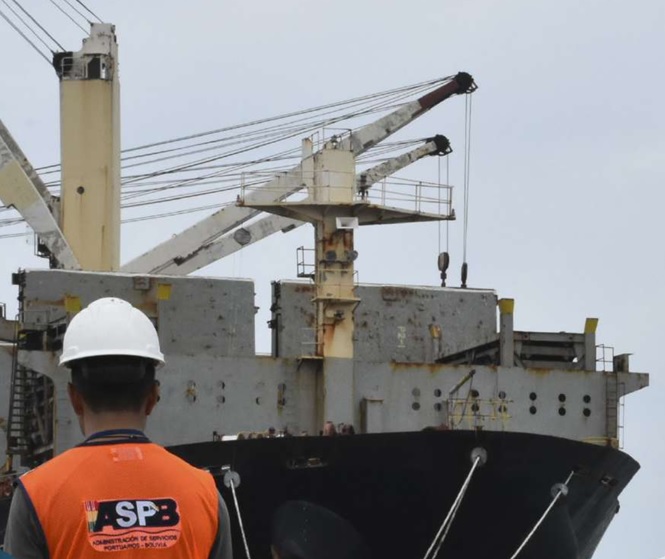 Bolivia movió 1.452.562 toneladas de mercadería por puertos chilenos y peruanos en 2023