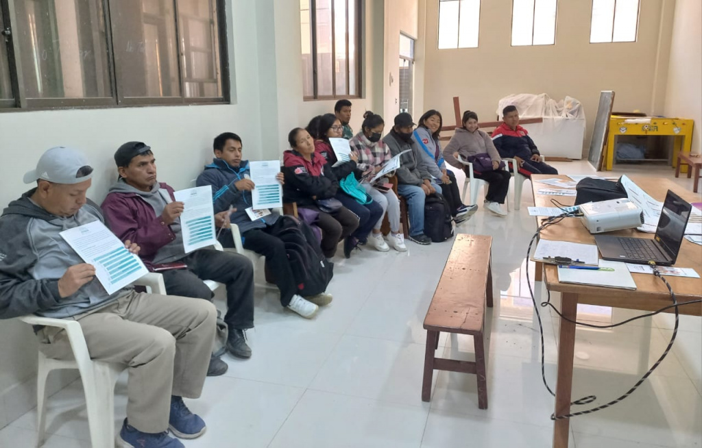 Personas con discapacidad auditiva de Oruro resuelven sus dudas sobre el censo