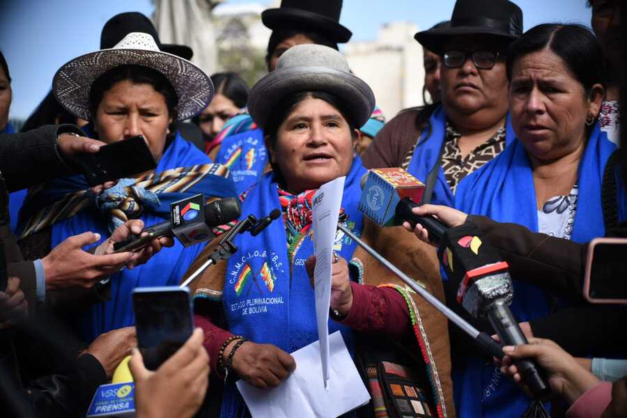 Denuncian que seguidores de Evo Morales buscan apoyo por la fuerza y agreden con violencia a dirigentes que no los respaldan