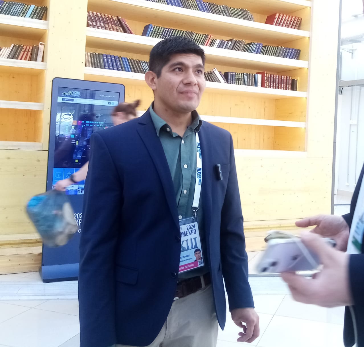 El profesional boliviano, Erlan Vásquez, becado en una universidad de Rusia. Foto: ABI.