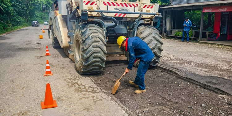 Empiezan obras de conservación y mantenimiento del tramo Colomi – Villa Tunari por más de Bs 6,8 millones