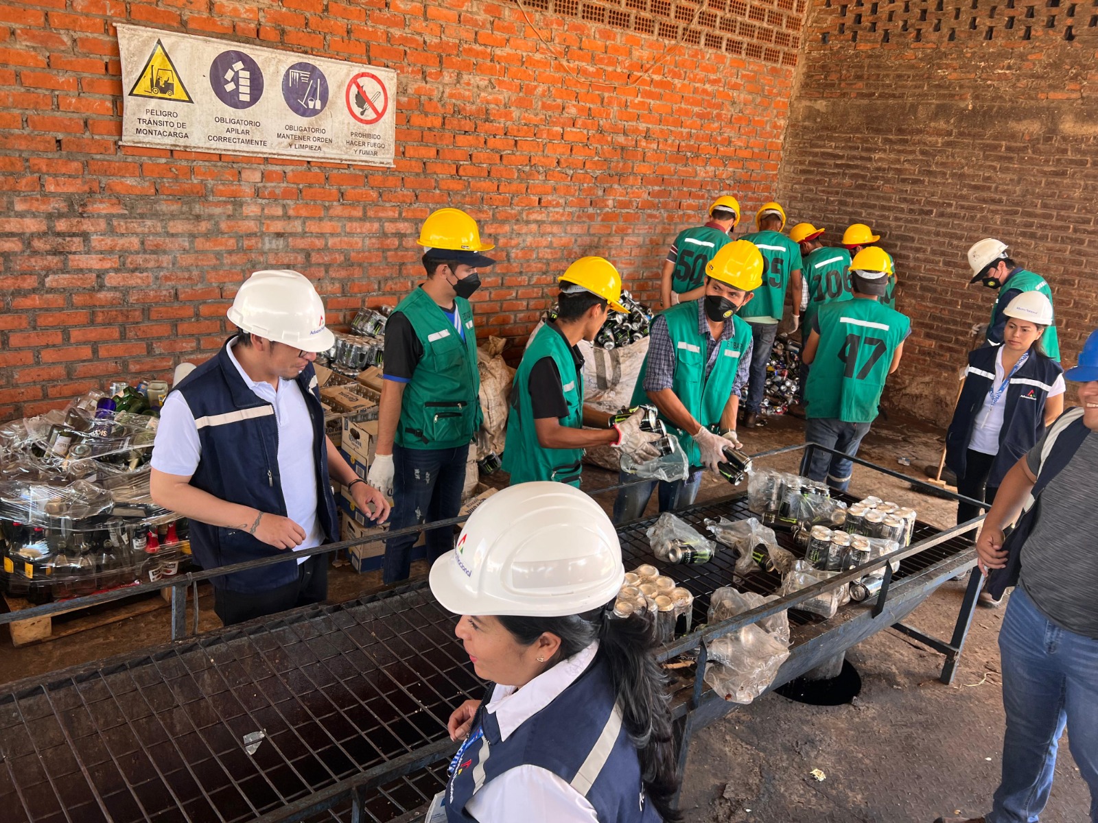 Aduana inutiliza más de 30 toneladas de bebidas comisadas al contrabando