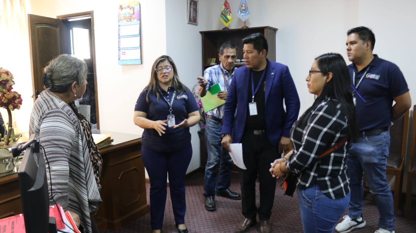 Diputada verifica normal funcionamiento de juzgados en Cochabamba