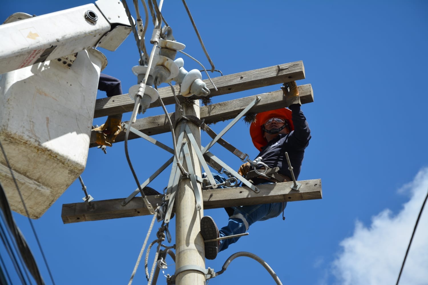 Delapaz anuncia cortes programados de energía eléctrica en El Alto, La Paz y Sud Yunga para el miércoles 
