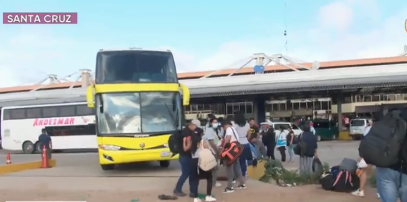 Delegados de organizaciones sociales llegan a El Alto para participar del Congreso del MAS 