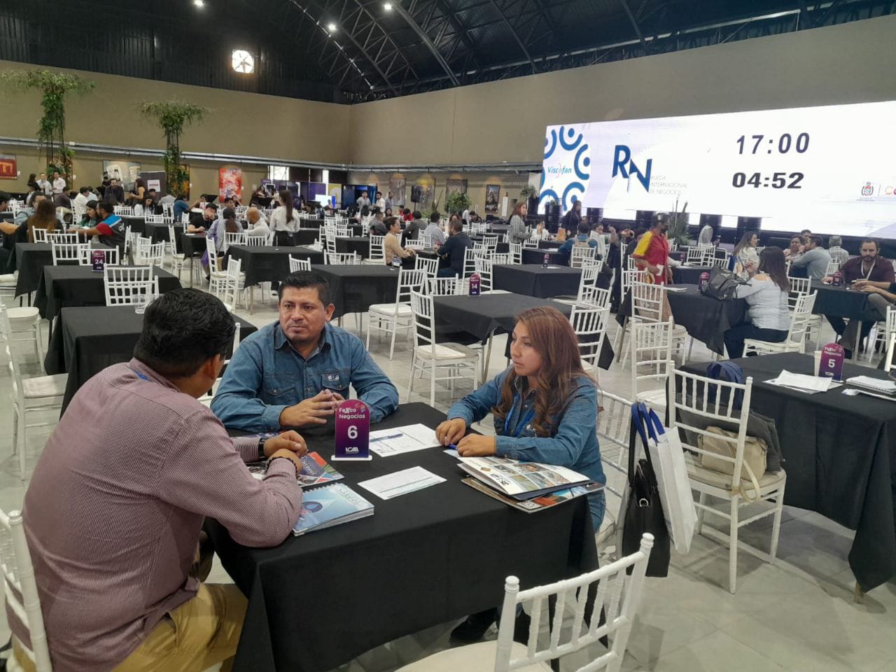 ASP-B se reúne con 26 empresas en rueda de negocios de la Fexco 2024 en Cochabamba