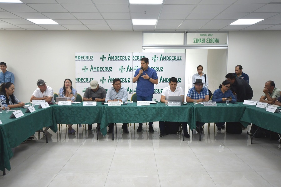 Gobierno y municipios cruceños identifican proyectos de agua y riego prioritarios para ser ejecutados