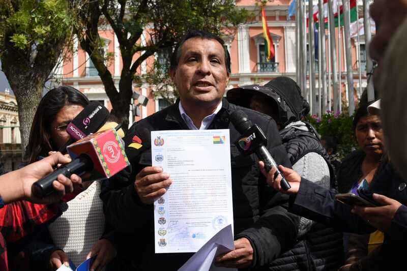 Confederación de Gremiales califica de oportunistas llamados a marchar y exige al senador Ajpi retiro de proyecto de ley 145