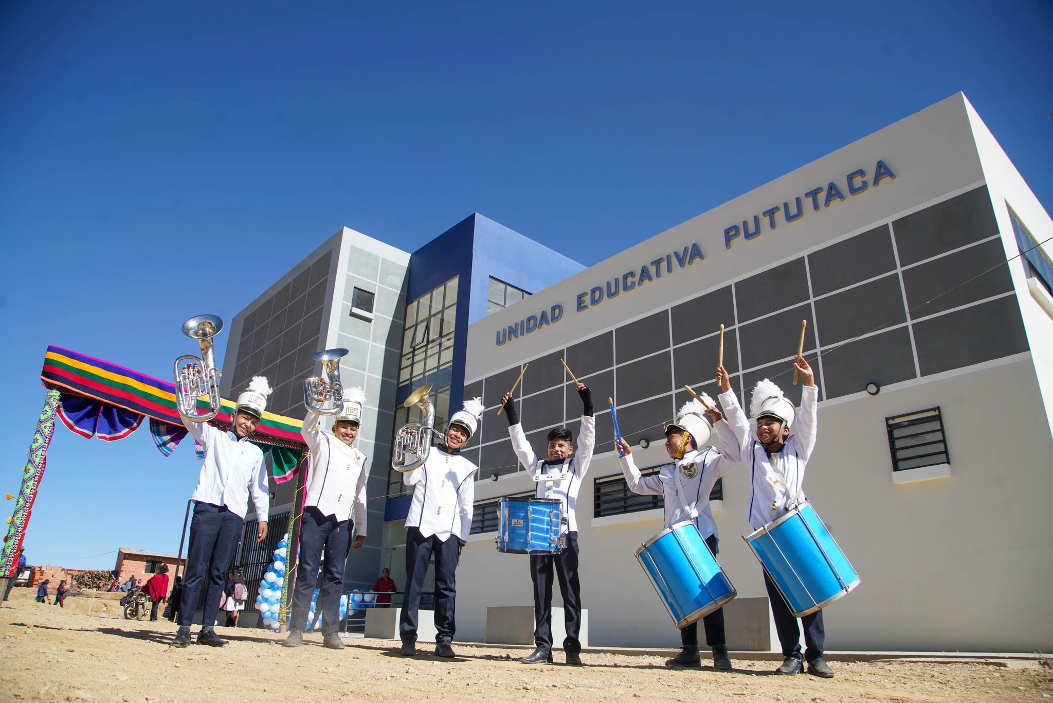 En el municipio San Lucas entregan unidad educativa y dos enlosetados por cerca de Bs 10 millones