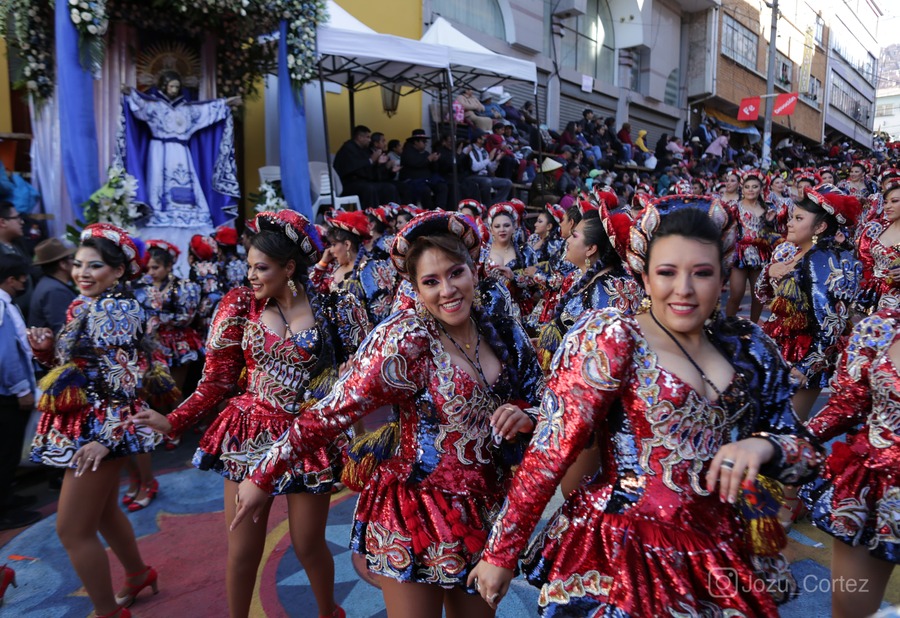 Bailarines del Gran Poder toman las calles de la ciudad, prevén un movimiento económico superior a $us 60 millones