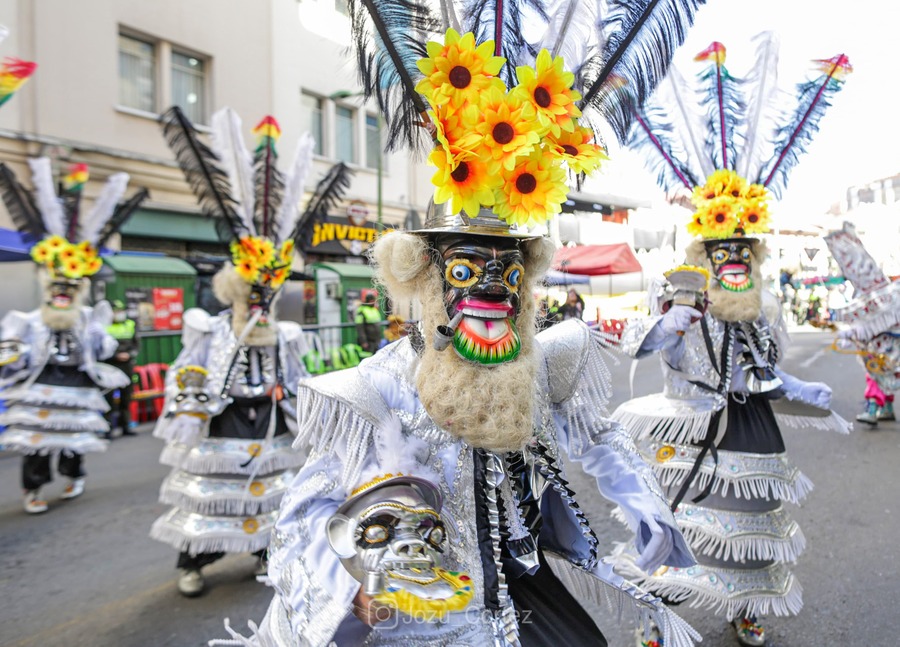 Bailarines del Gran Poder toman las calles de la ciudad, prevén un movimiento económico superior a $us 60 millones