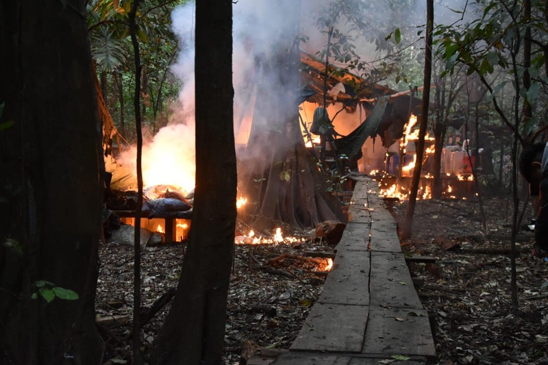 En Villa Tunari destruyen un megalaboratorio de droga y 3 pistas clandestinas