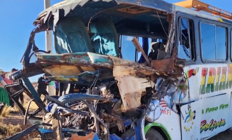 Accidente en la carretera La Paz – Copacabana deja siete fallecidos y varios heridos