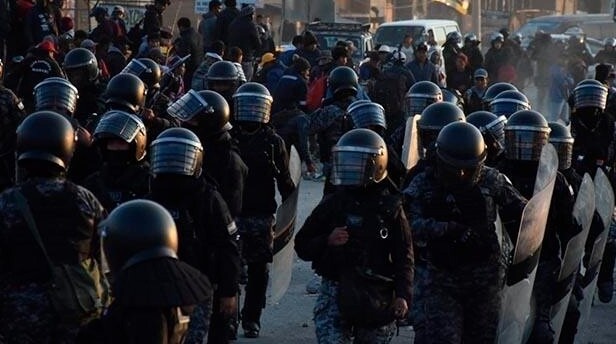 Policías y militares avanzan hacia Parotani y habilitan la vía que conecta Cochabamba con el occidente 