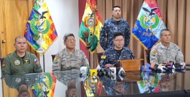 Comandante de las FFAA llama a dejar las unidades militares tomadas y a no tocar a soldados ni instructores