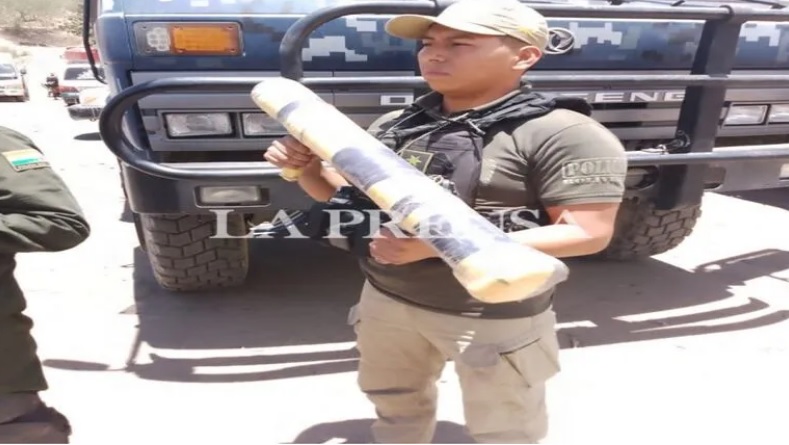 Encuentran explosivos, una bazuca artesanal y Bs 17 mil en Parotani, hay cuatro aprehendidos