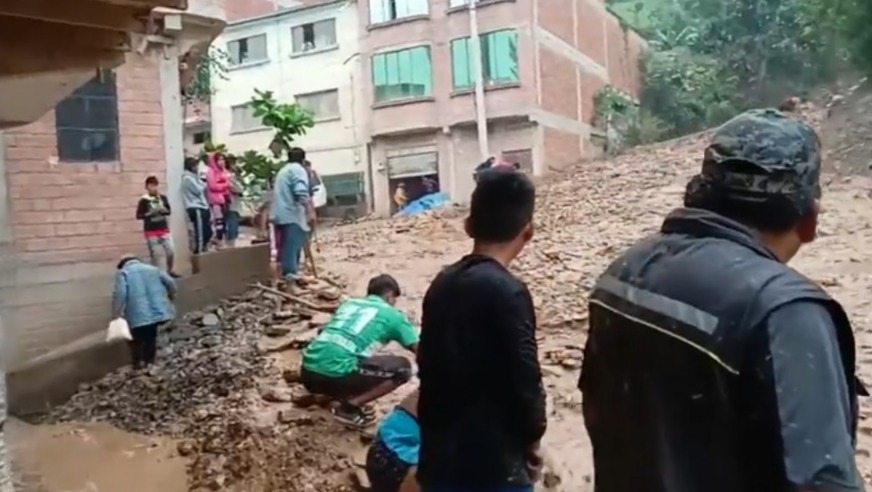 Mazamorra arrasa con casas y vehículos en La Asunta