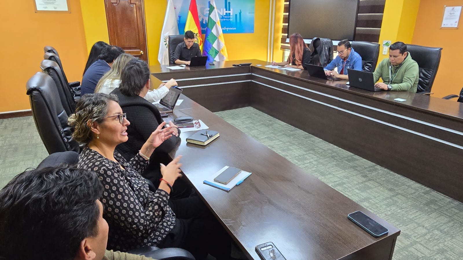 ANH y Asosur se reúnen en La Paz 