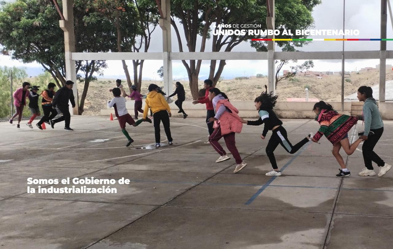 “Escuelas Abiertas” y la Olimpiada Internacional de Informática celebrarán el Bicentenario de Bolivia