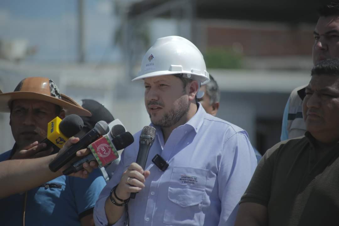 Gobierno analiza marco legal que permita a privados venta directa de carburantes