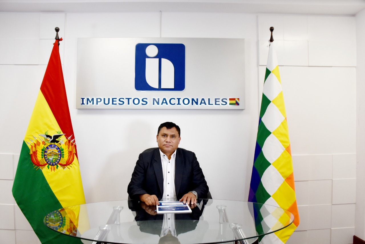 Morales aprobó el decreto que ordena informar a Impuestos operaciones mayores a Bs 50.000