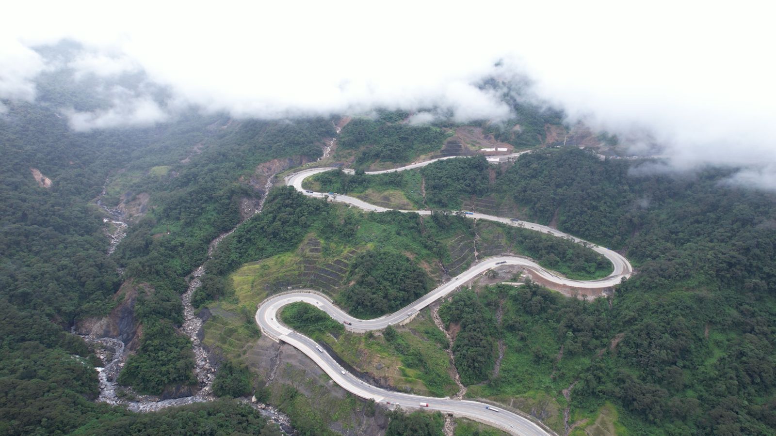 Doble vía El Sillar se levanta sobre pilares de 35 metros de profundidad por la geología compleja de la zona