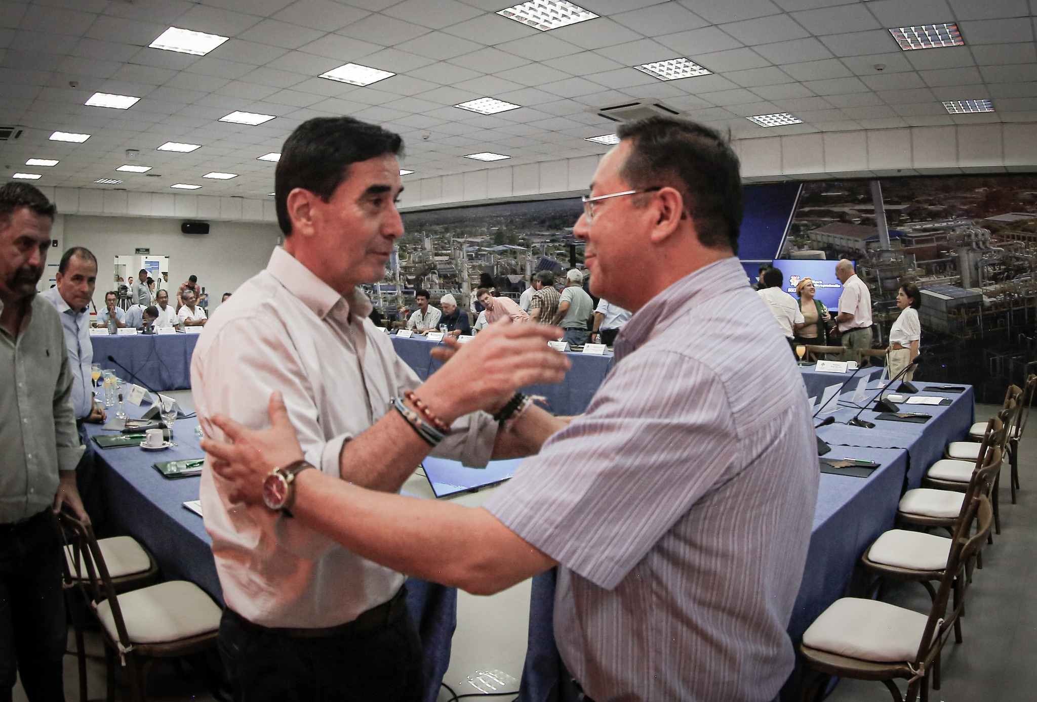 Gobierno y agroindustriales crean mecanismo para provisión de diésel y acuerdan ampliar uso de semillas transgénicas