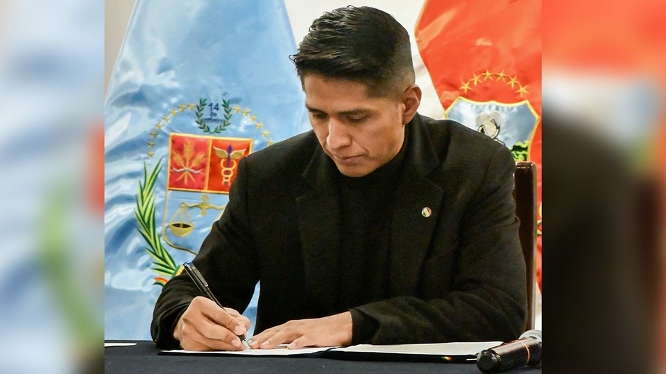 De la Cruz advierte que Andrónico Rodríguez incurrió en un delito penal