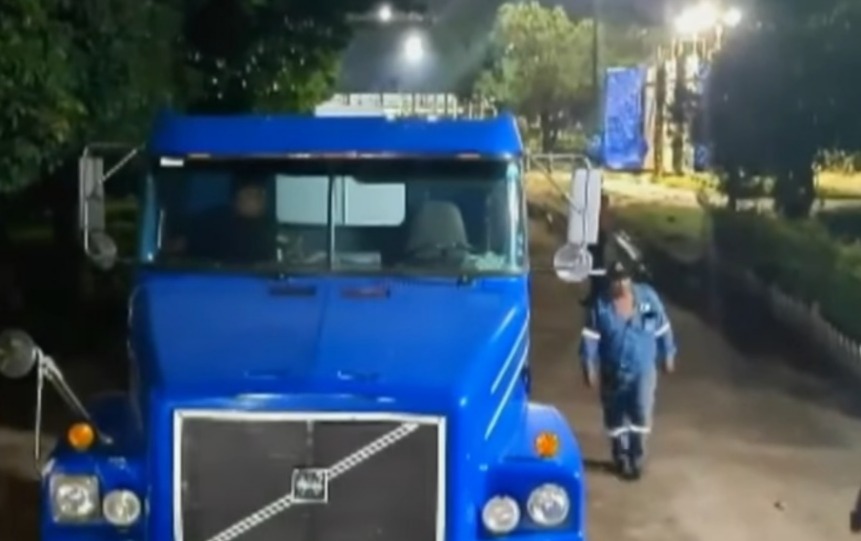 Interceptan cisterna por presunto desvío de 20.000 litros de diésel en Santa Cruz