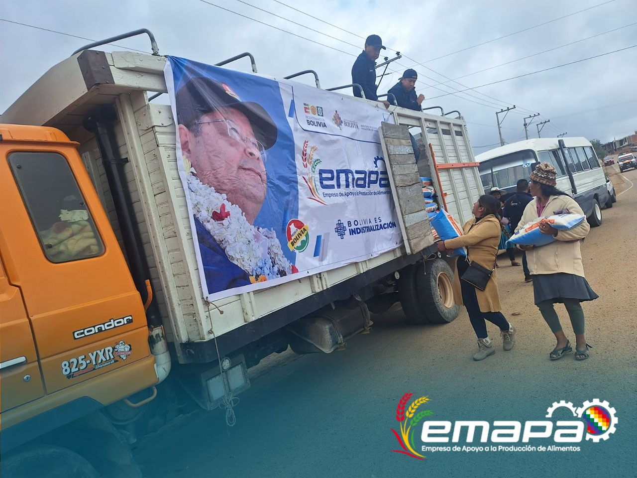 Puntos móviles abastecen de arroz, azúcar y fideo en Sucre