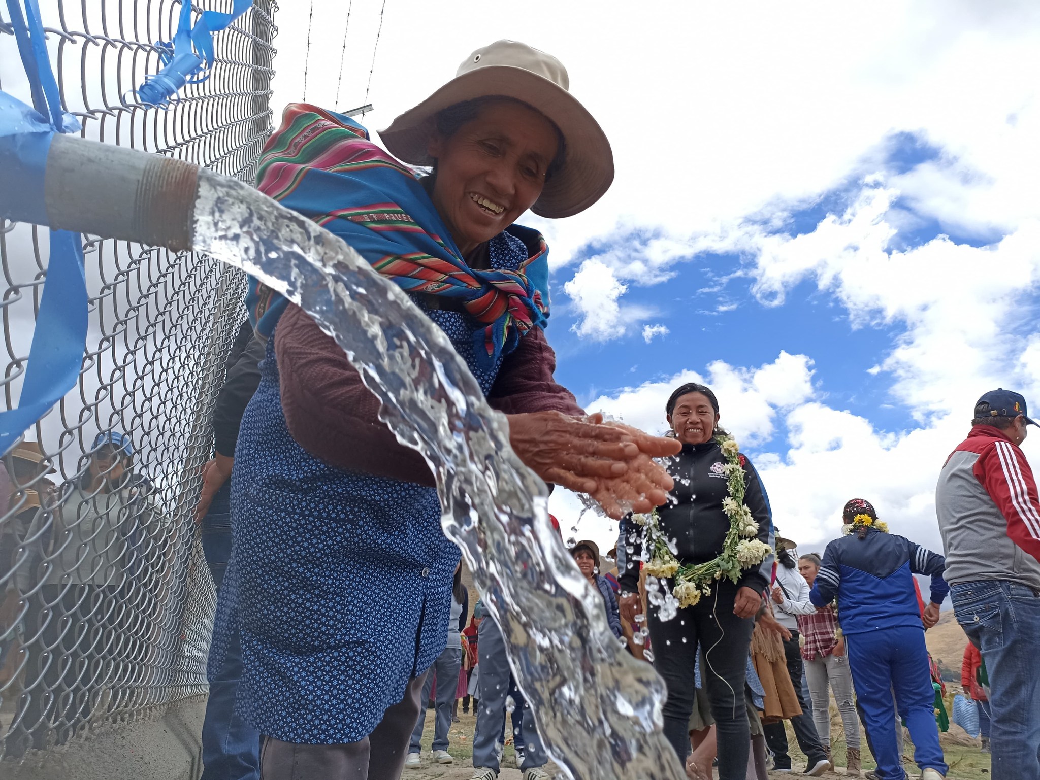 En Oruro entregan siete sistemas de agua para potenciar la producción agropecuaria