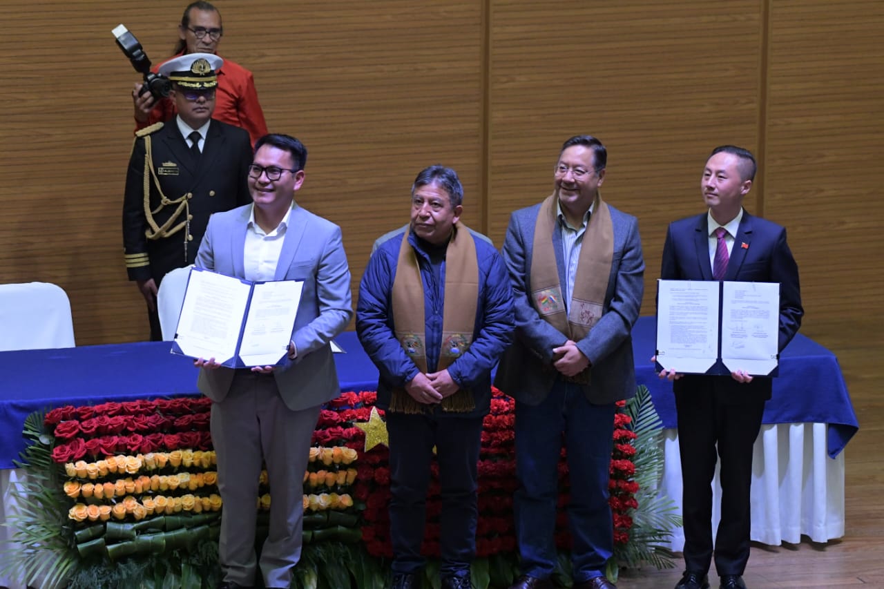 Firman segundo contrato para construir dos plantas de litio con tecnología EDL por $us 1.030 millones de inversión 