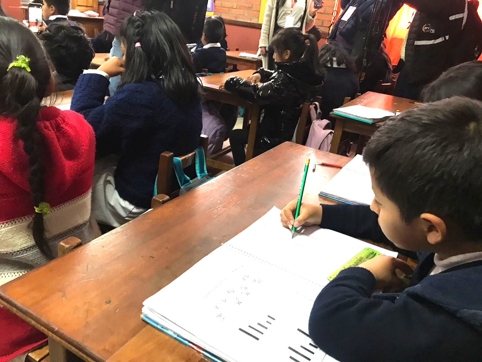 Japón apoya a Bolivia hace más de un siglo, ayuda en salud y a mejorar las habilidades en matemáticas de niños