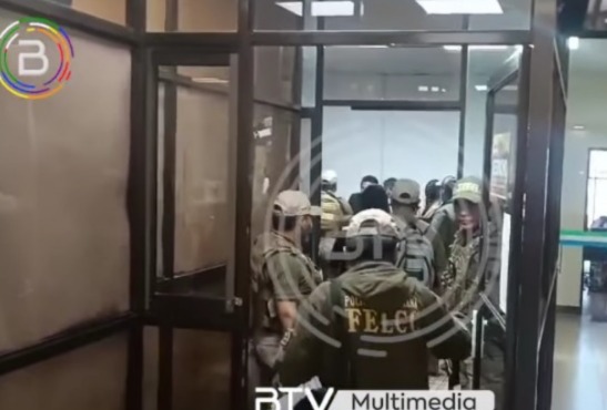 Allanan oficinas de la alcaldía de Achocalla por la mazamorra en Bajo Llojeta